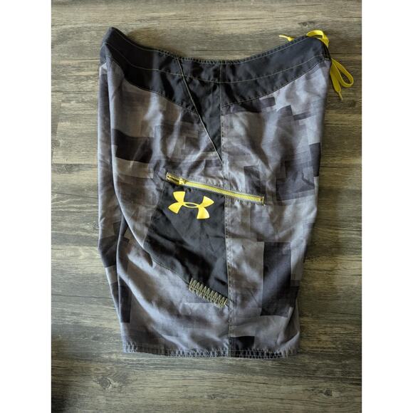 Under Armour Heat Gear Men's Black Gray Yellow Logo Swimwear Board Shorts 34 - Picture 1 of 6